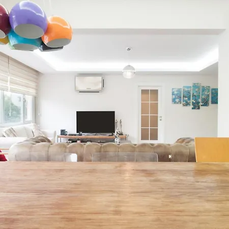 And Vibrant Flat With Balcony In Besiktas شقة *