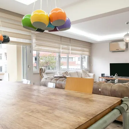 And Vibrant Flat With Balcony In Besiktas شقة